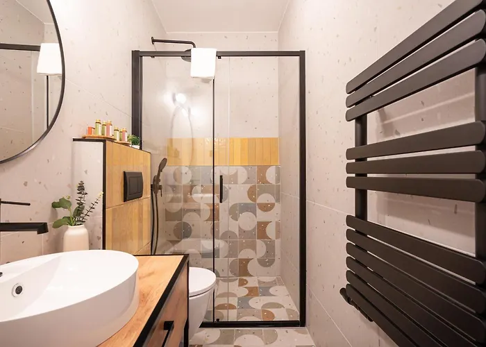 New Downtown Bliss - A Homelike Haven