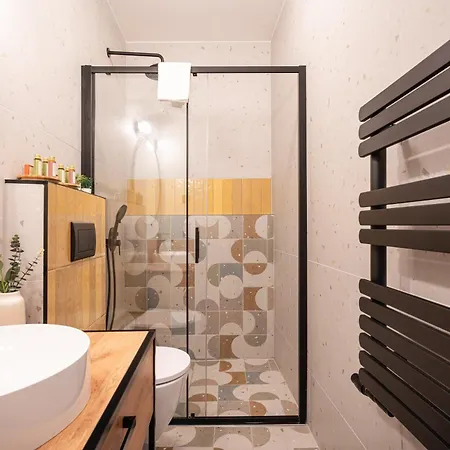 New Downtown Bliss - A Homelike Haven