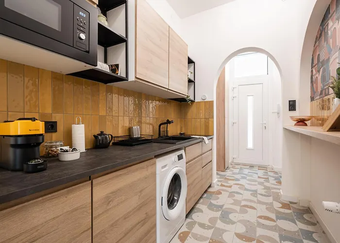 New Downtown Bliss - A Homelike Haven بودابست